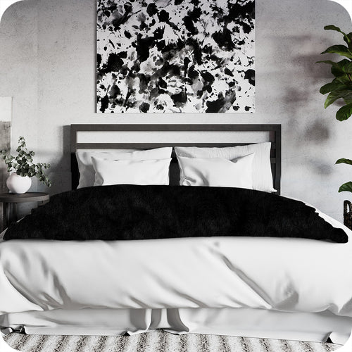 Fascinator Queen Faux Fur Throw in Black